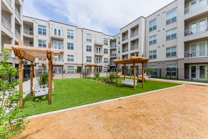 The Residences At 3000 Bardin