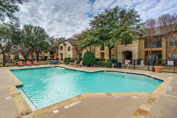6501 Independence Parkway 1-2 Beds Apartment for Rent - Photo Gallery 17