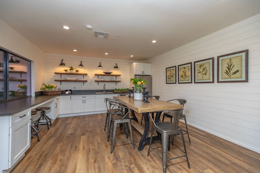 Tides On Glendale Ave