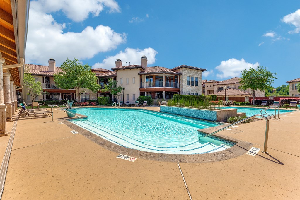 the preserve at ballantyne commons resort style swimming pool