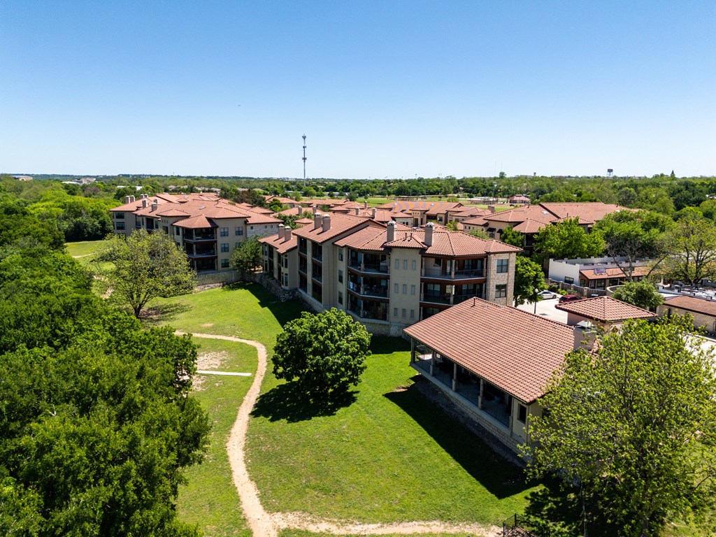 arial view of the village at canyon ridge apartments