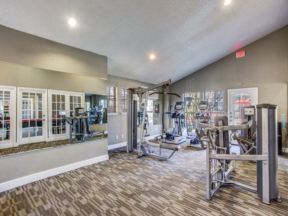 the gym at the preserve at polk apartments