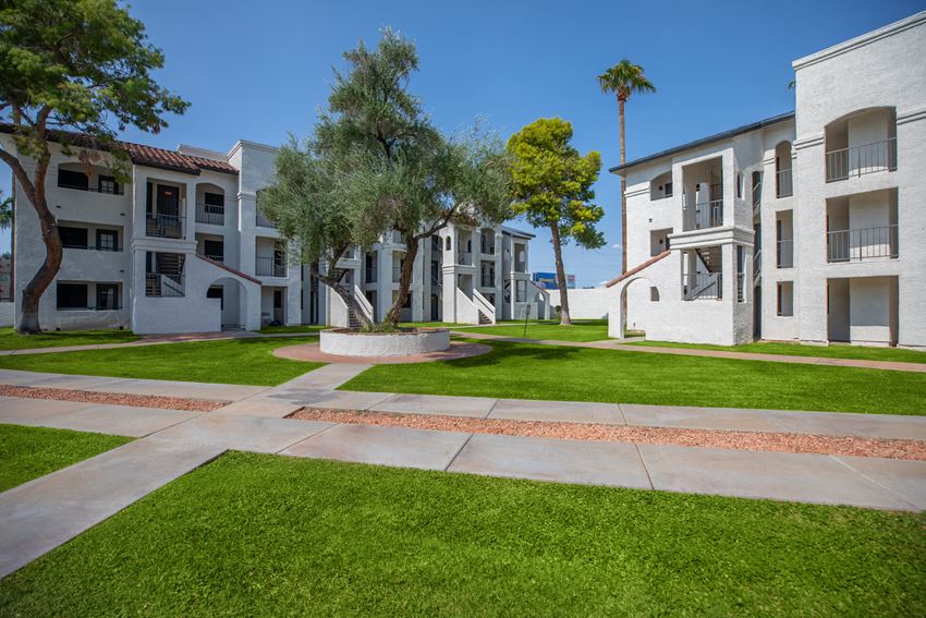 Tides At East Glendale