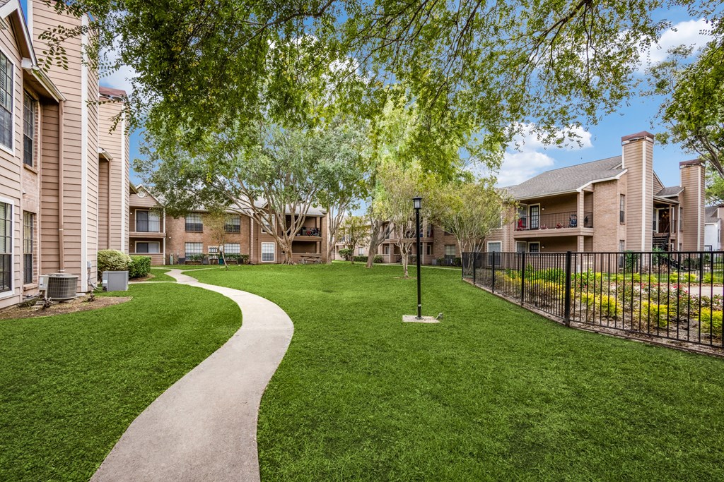 the preserve at ballantyne commons yard and apartment buildings