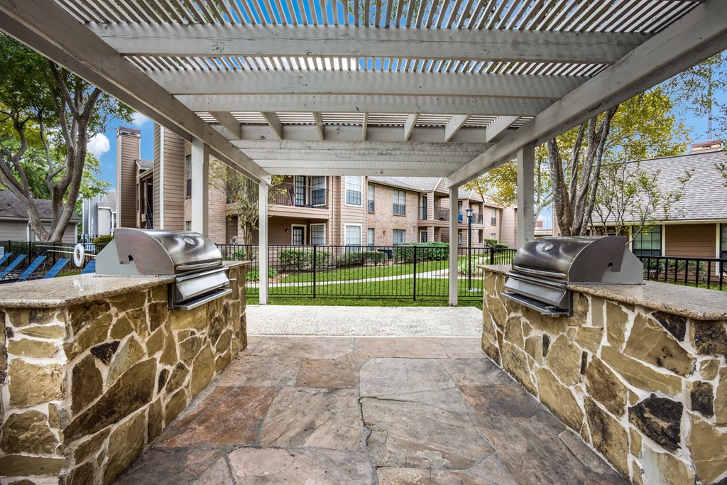 the clubhouse at the estates apartments