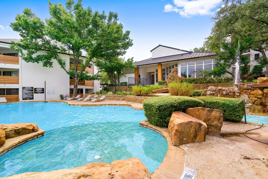 the preserve at ballantyne commons community pool and spa with lounge chairs and trees