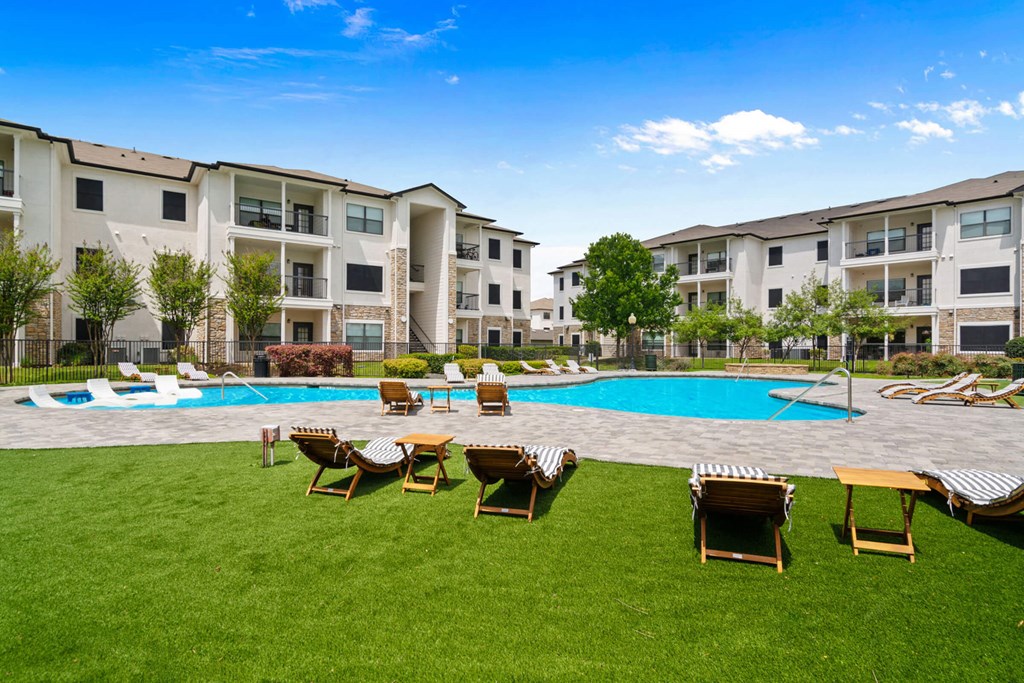 outdoor amenities at the bradley braddock road station apartments