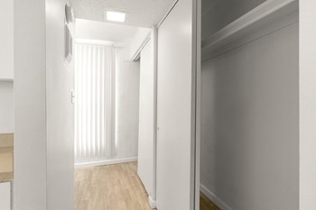 1001 Louisiana Blvd NE Studio-2 Beds Apartment for Rent - Photo Gallery 4