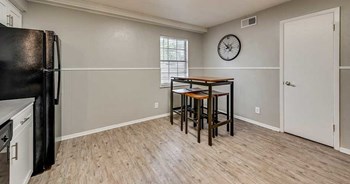 Dining Room - Photo Gallery 6
