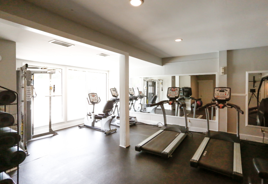 The Flats At Arrowood Apartments, 8508 Lodge South Circle, Charlotte