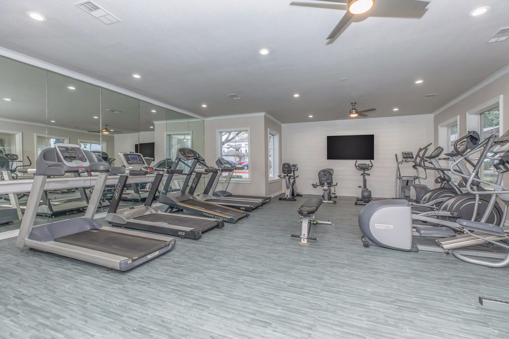 the gym at the whispering winds apartments in pearland, tx