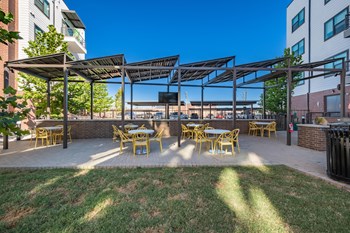 Outdoor Lounge Area - Photo Gallery 31