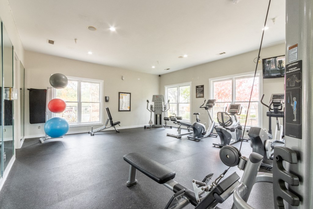 the gym at the shiloh green apartments in kennesaw, ga
