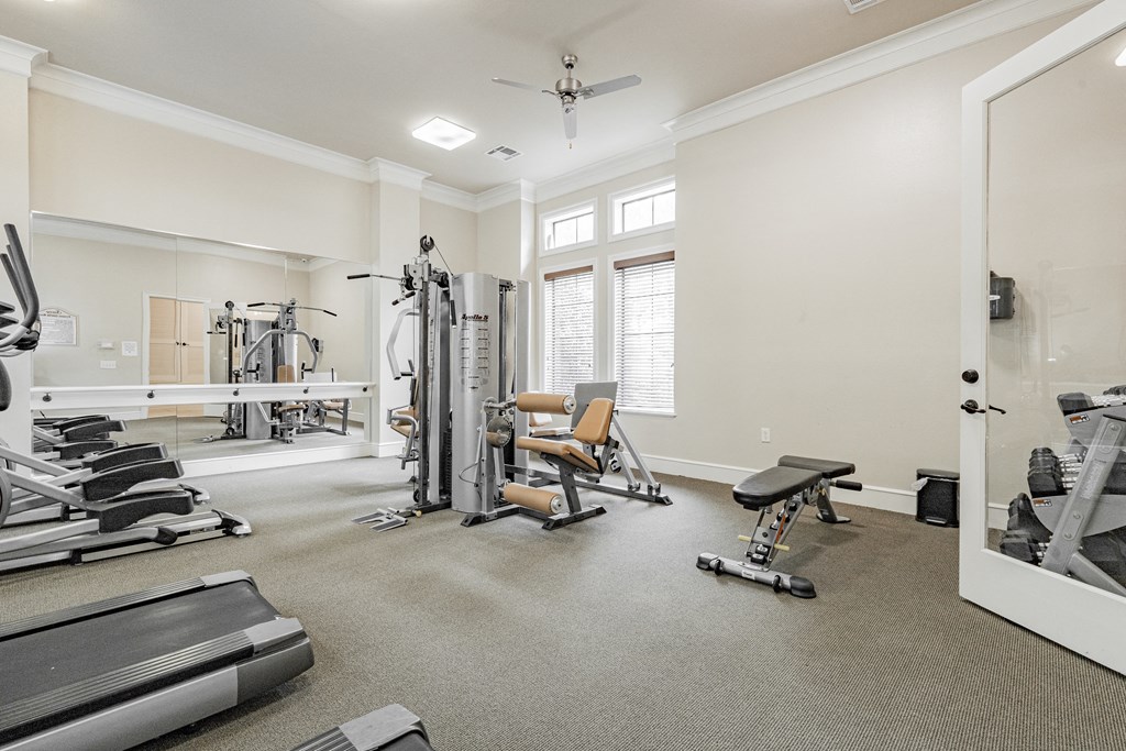 the gym at the enclave at woodbury apartments gym