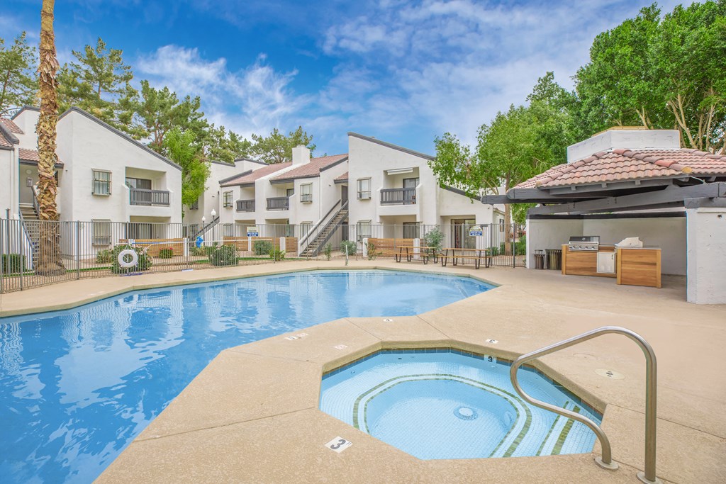 pool and hot tub at the whispering winds apartments in pearland, tx