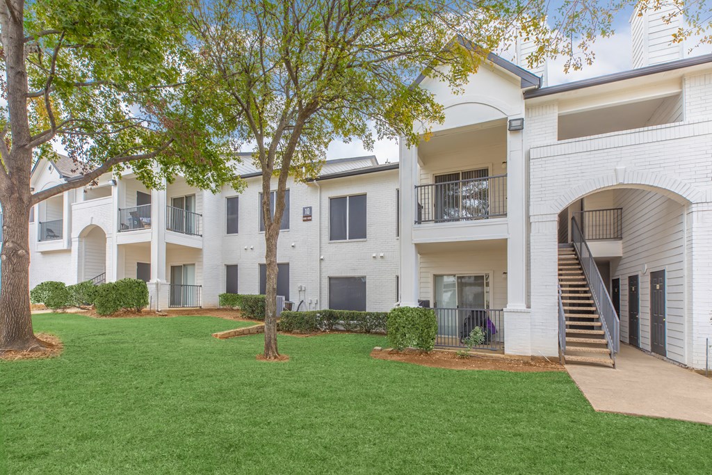 exterior view at the regency woods apartments in pascagoula, ms