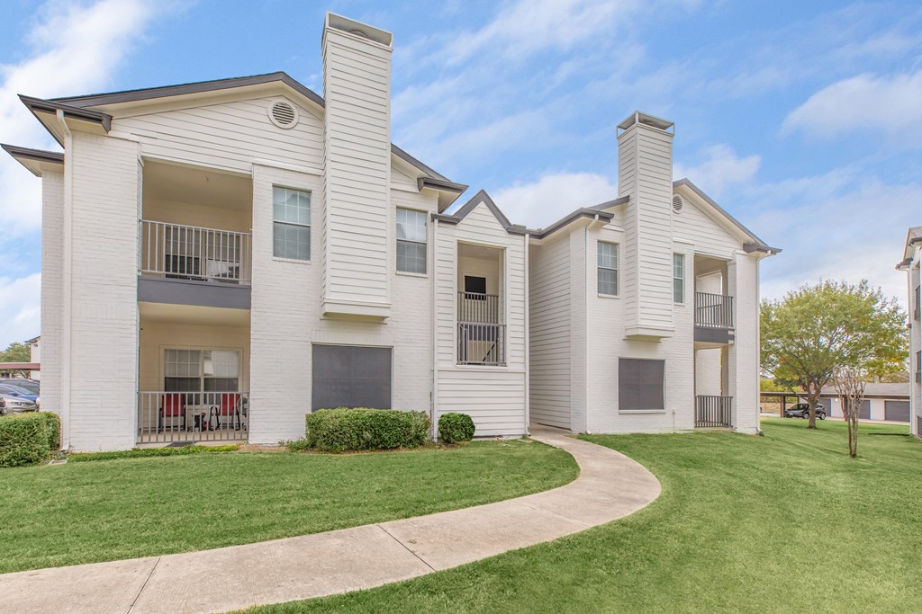 our apartments at the overlook feature a spacious yard and a walkway
