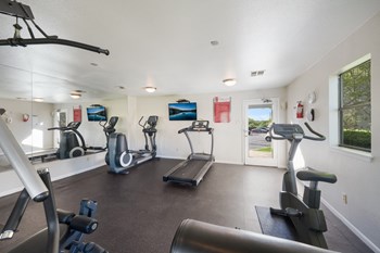 treadmill in fitness room - Photo Gallery 19