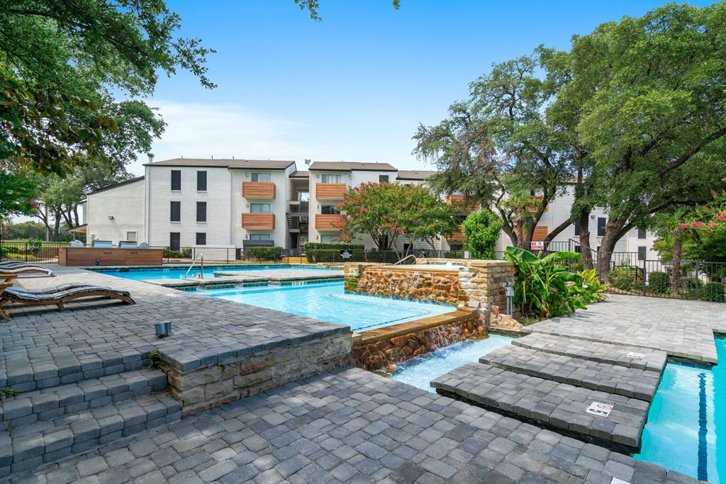 Tides at Esperanza 
apartments swimming pool