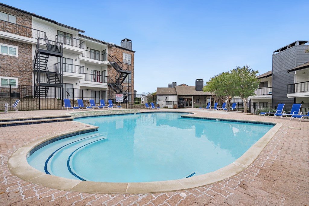 the preserve at ballantyne commons pool and apartment buildings