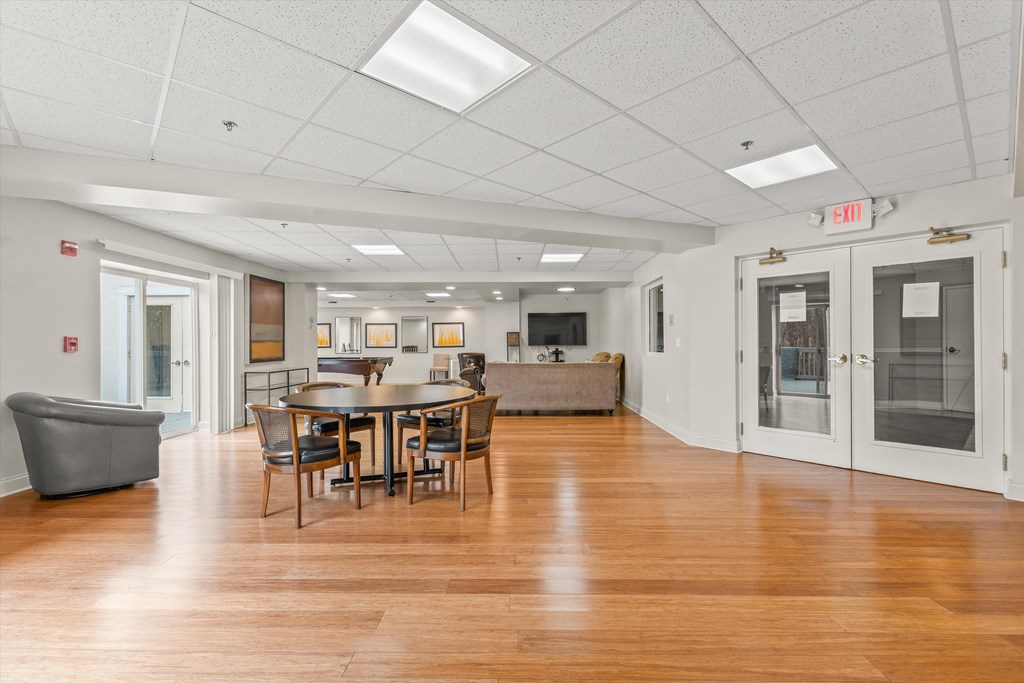 the preserve at ballantyne commons living room and dining area