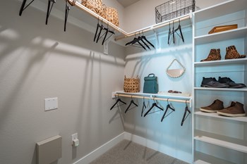 Model Apartment Home Bedroom Closet - Photo Gallery 15