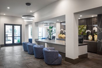side view of receptionist desk - Photo Gallery 4