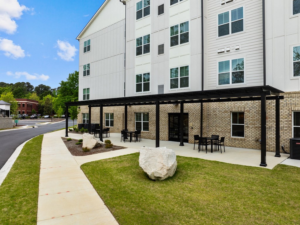 the building in which the hotel is located