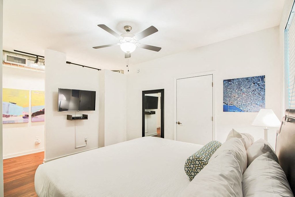 bedroom with a large bed and a ceiling fan