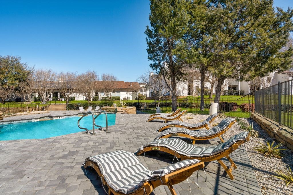 the pool at the preserve at ballantyne commons apartments