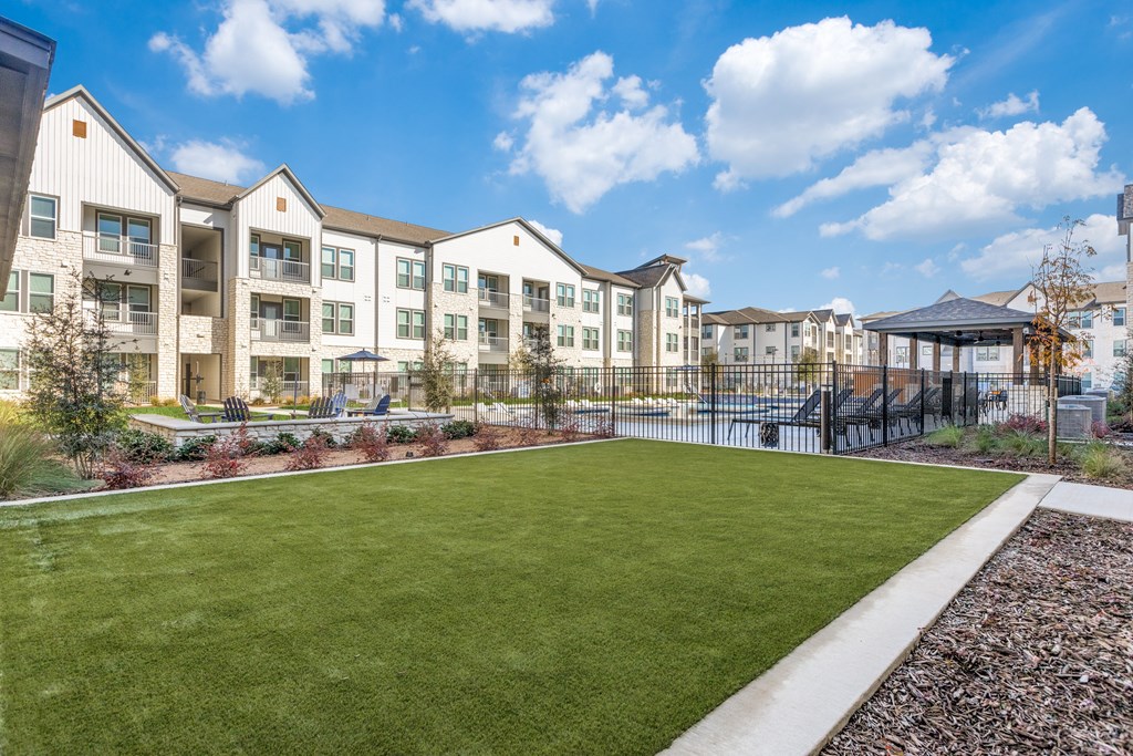 the preserve at ballantyne commons yard and apartment buildings