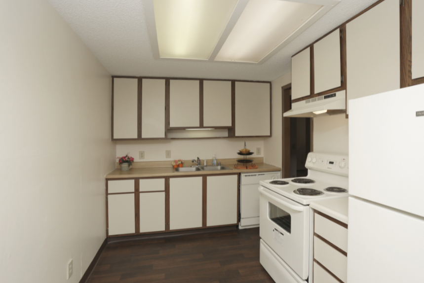 this is a photo of the kitchen of a 560 square foot, 1 bedroom apartment at the