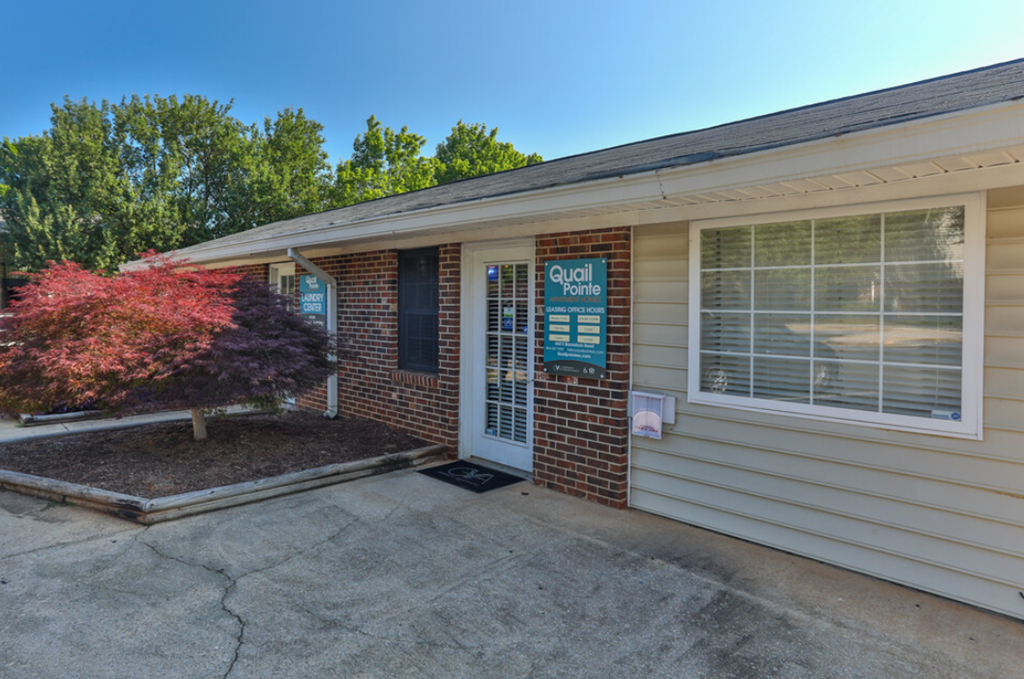 this is a photo of the leasing office at the biltmore apartments in dallas,