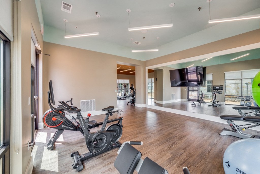 the gym at the preserve at polk apartments