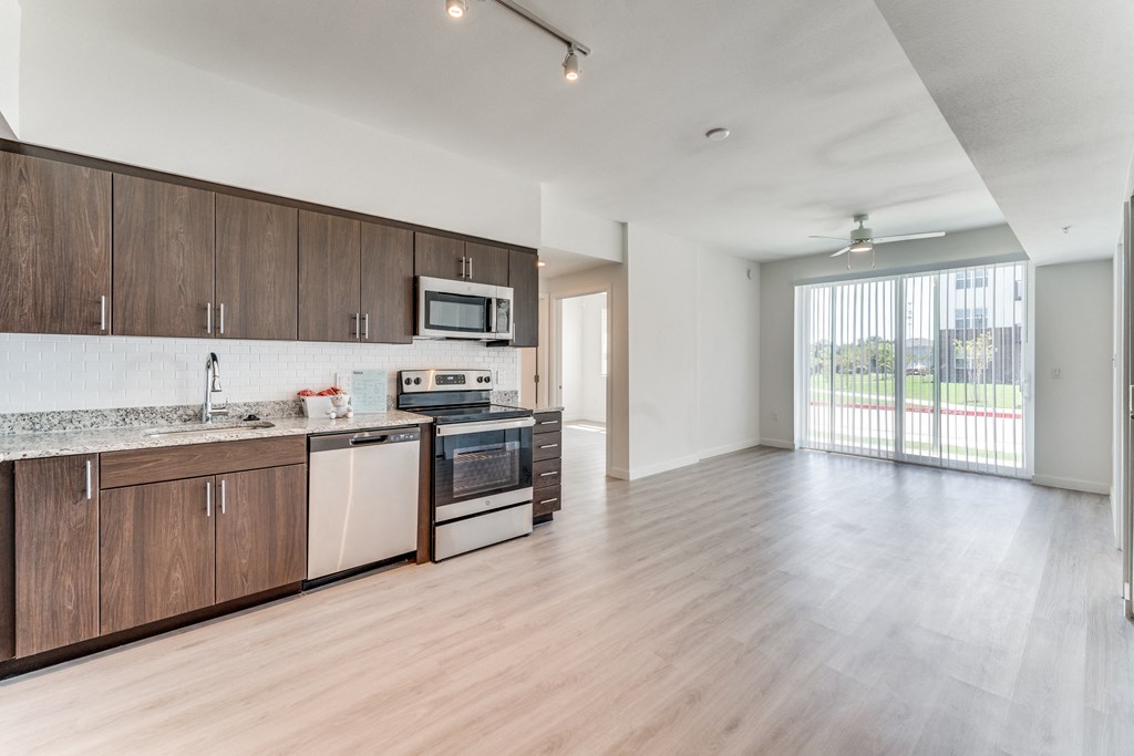 the preserve at ballantyne commons apartment kitchen and living room