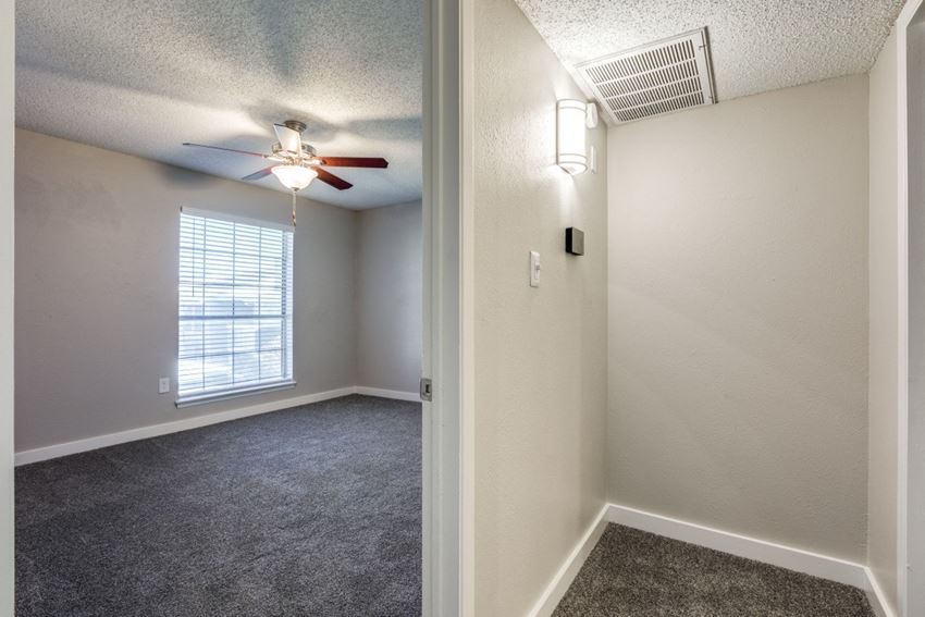 The Ridge On Spring Valley Apartments, 5704 Spring Valley Rd, Dallas