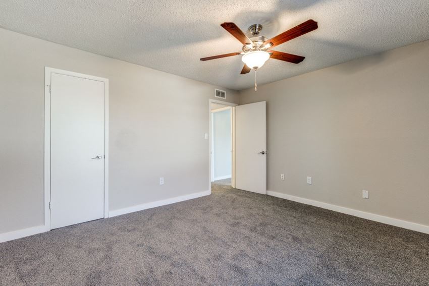 The Ridge On Spring Valley Apartments, 5704 Spring Valley Rd, Dallas