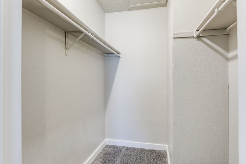 The Ridge On Spring Valley Apartments, 5704 Spring Valley Rd, Dallas