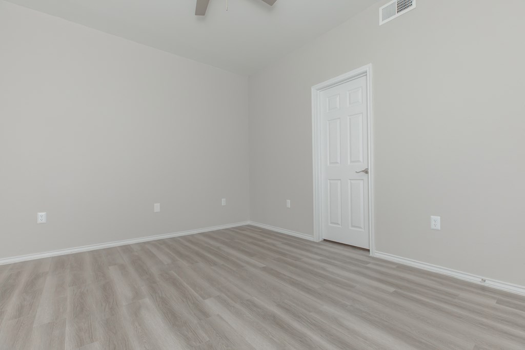 a bedroom at the acadia park apartments in houma, la