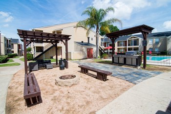 424 South Bender Avenue 1-2 Beds Apartment for Rent - Photo Gallery 4