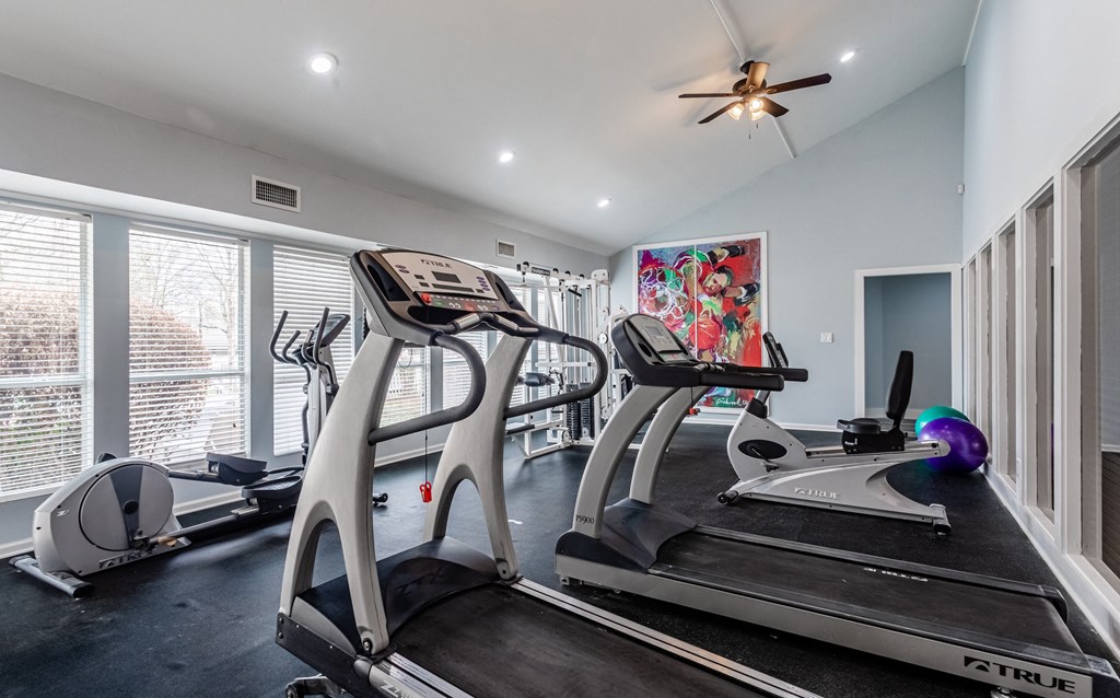 the gym at 1861 muleshoe road has treadmills and other exercise equipment
