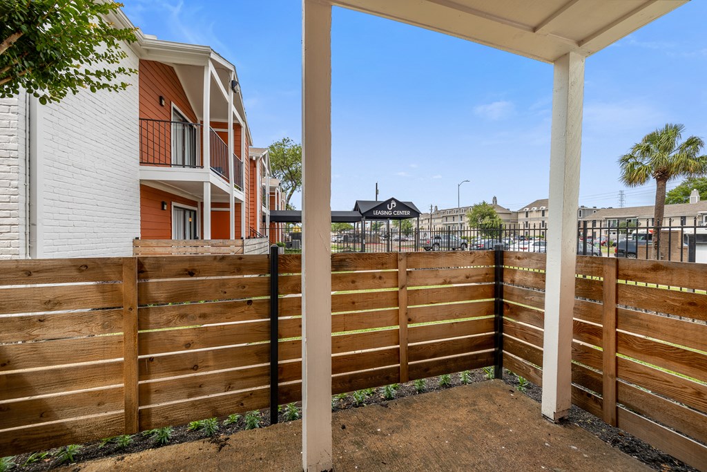 the preserve at ballantyne commons apartment balcony and privacy fence