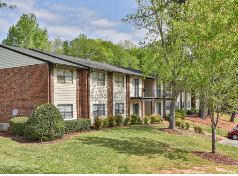 this is a photo of the leasing office at the biltmore apartments in dallas,