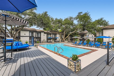 our apartments have a swimming pool and lounge chairs