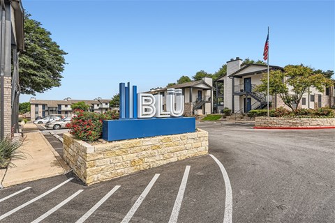the sign for blu at the entrance of a parking lot