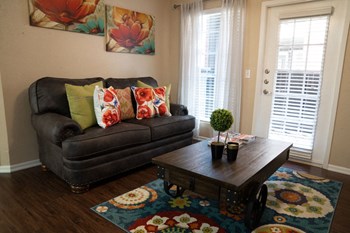 121 Clements Drive 1-3 Beds Apartment for Rent - Photo Gallery 2