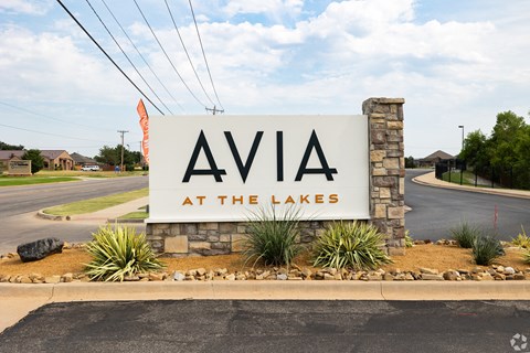 ava at the lakes monument sign on the side of a road