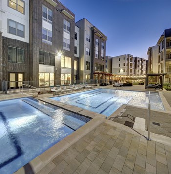 resort style pool in east riverside apartments - Photo Gallery 28