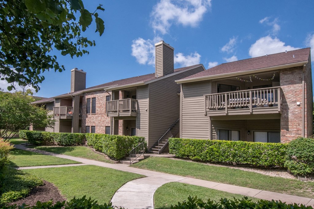 exterior shot of austin texas apartments