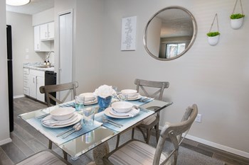dinning room with glass table - Photo Gallery 3